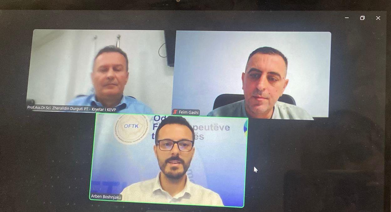 Mësimdhënësi i UFAGJ mban ligjëratë për fizioterapeutët e Kosovës